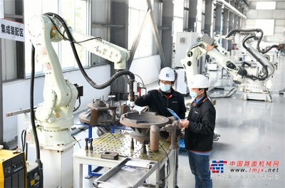 柳工“黑科技”| 智拓公司奏響智能制造“戰役”交響曲